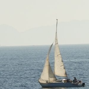 Fotografía de un velero en el mar